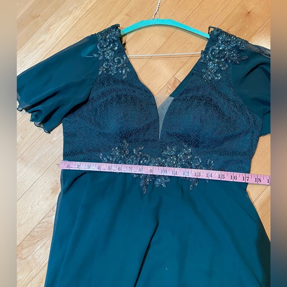 Fancy Dress chiffon hi low hem curvy - Picture 10 of 13